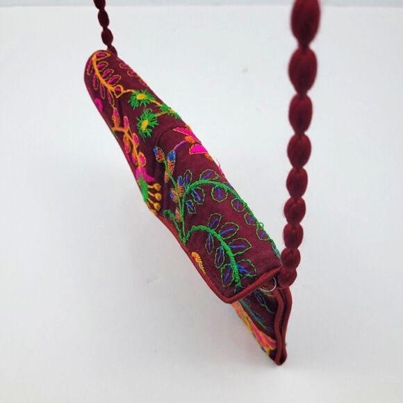 VTG one of a kind hand made embroidered velvet clutch - Picture 11 of 11